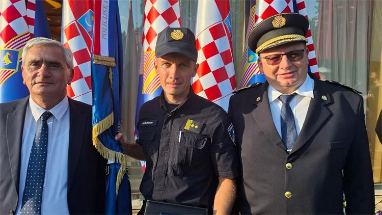 Slika /PU_BP/2025/Prijem kod predsjednika RH (Dan policije)/PRVA.jpeg